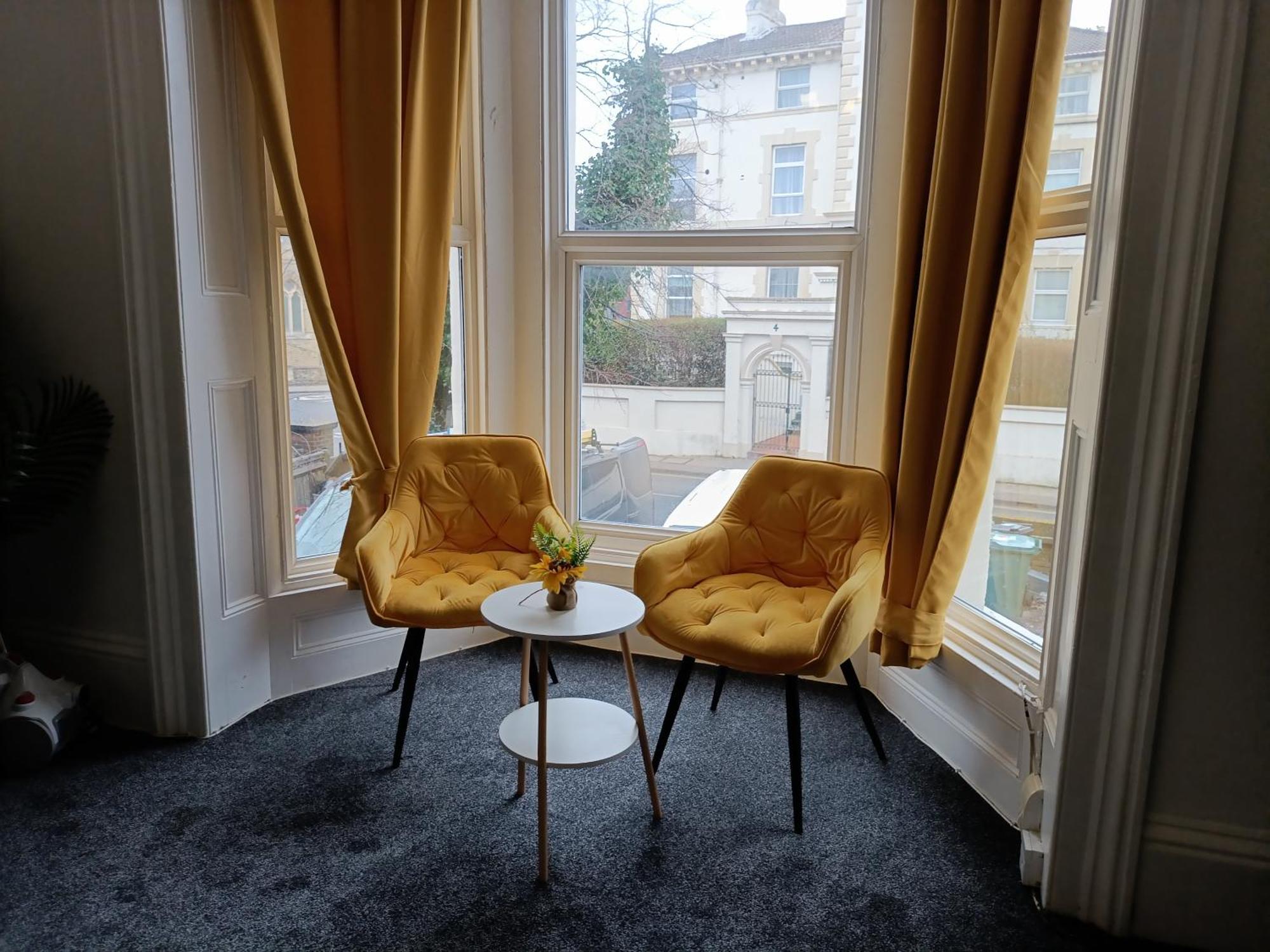 Open Mind - 2 Bedrooms & Free Parking Apartment *