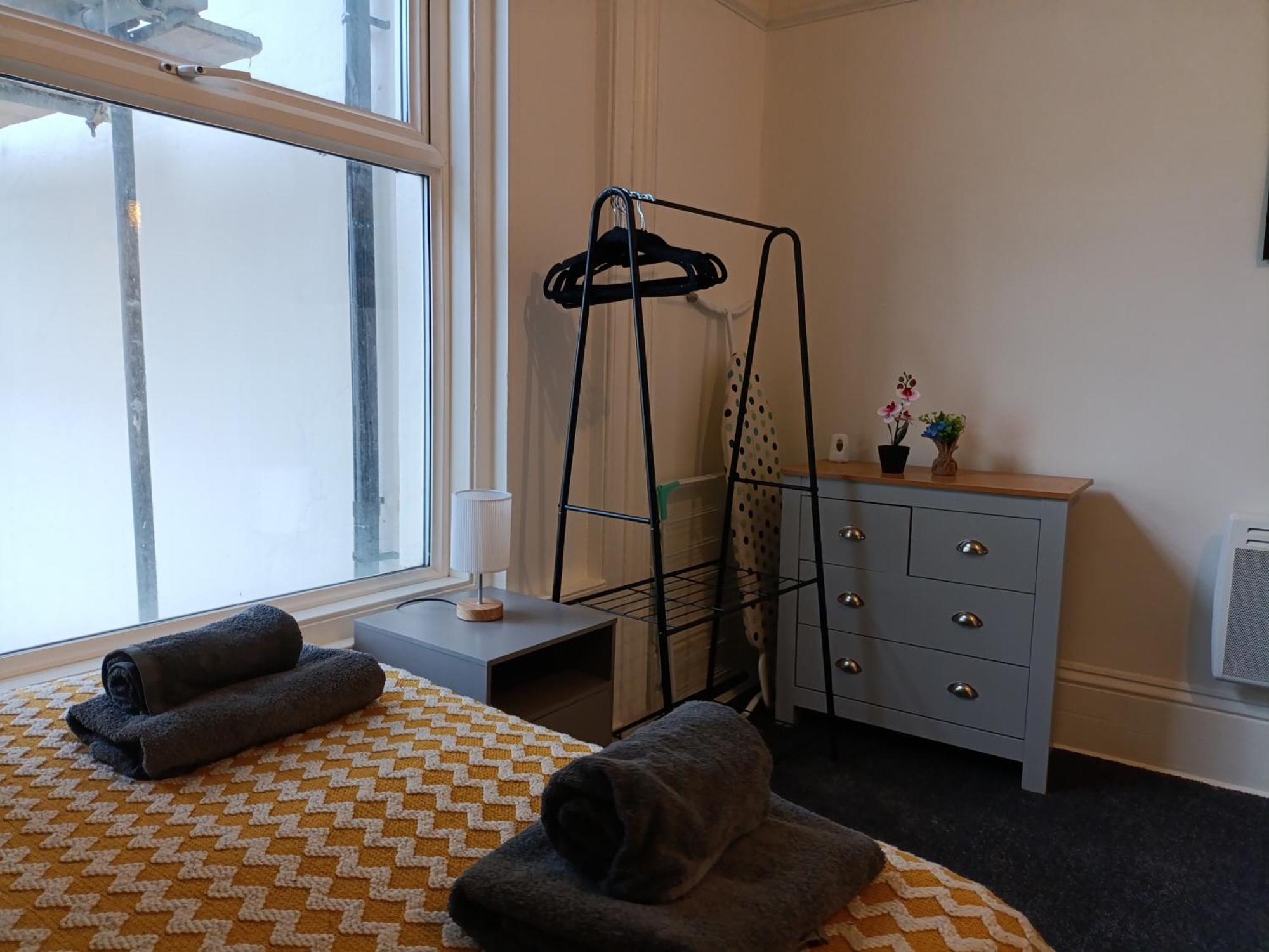 Open Mind - 2 Bedrooms & Free Parking Apartment Portsmouth