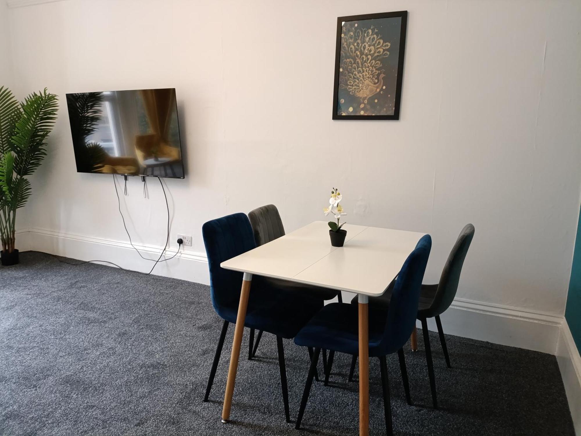 Open Mind - 2 Bedrooms & Free Parking Apartment *