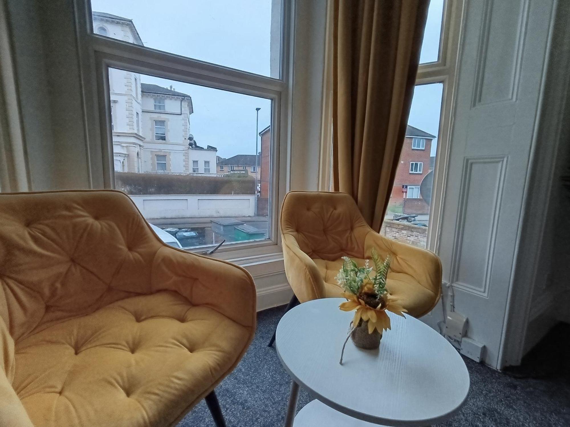 Open Mind - 2 Bedrooms & Free Parking *