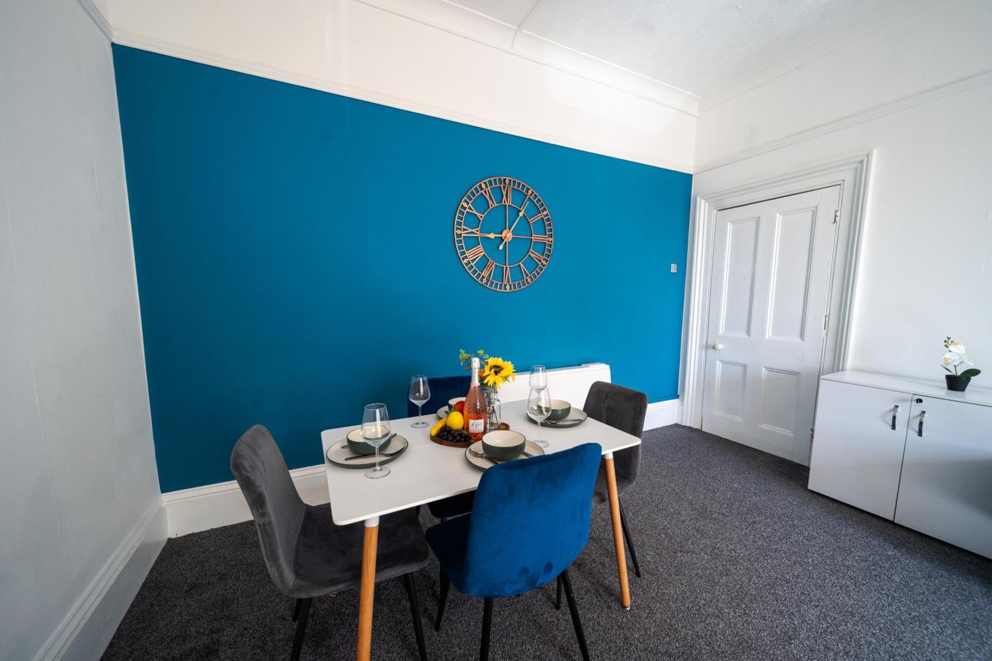 Open Mind - 2 Bedrooms & Free Parking