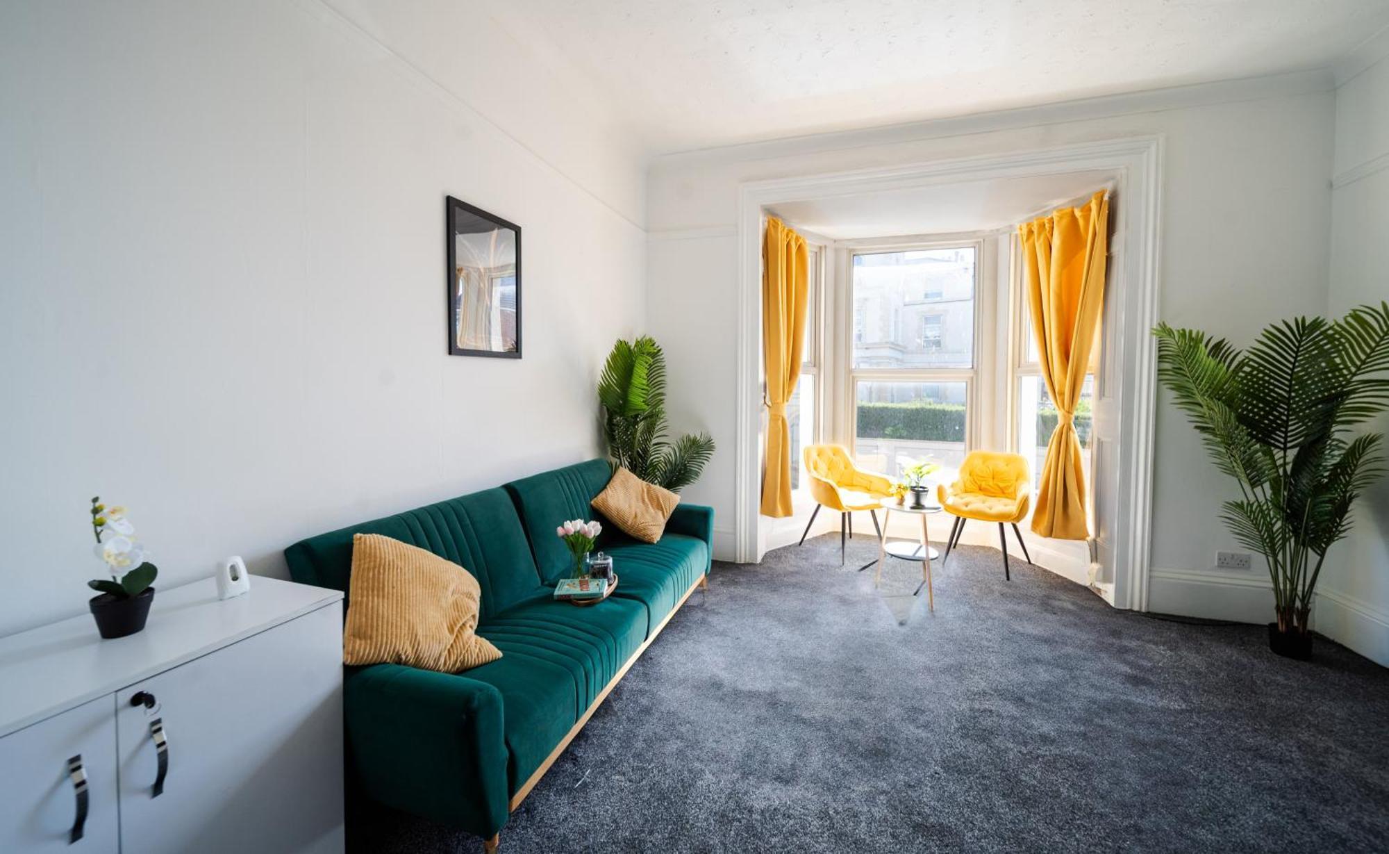 Open Mind - 2 Bedrooms & Free Parking