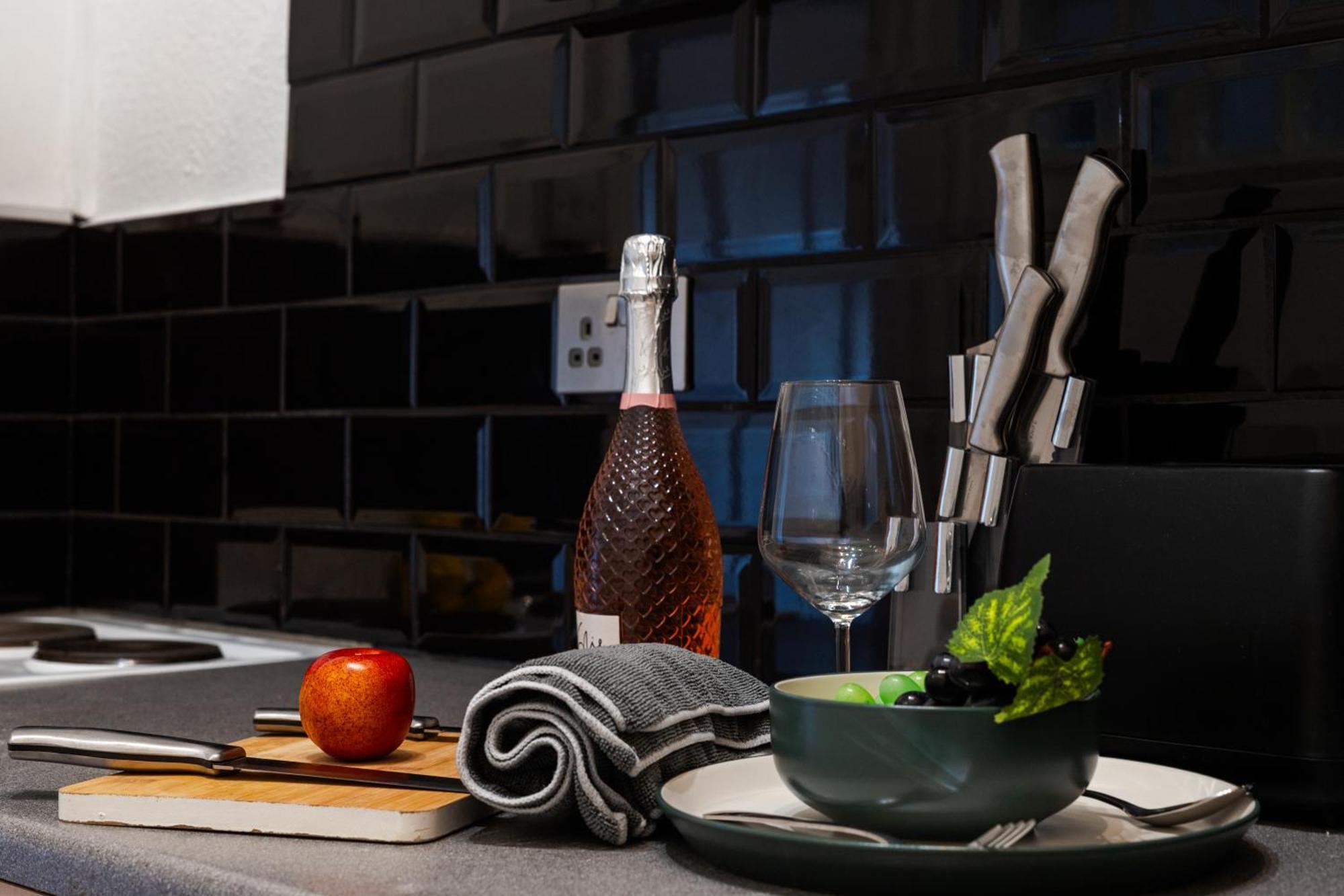 Open Mind - 2 Bedrooms & Free Parking
