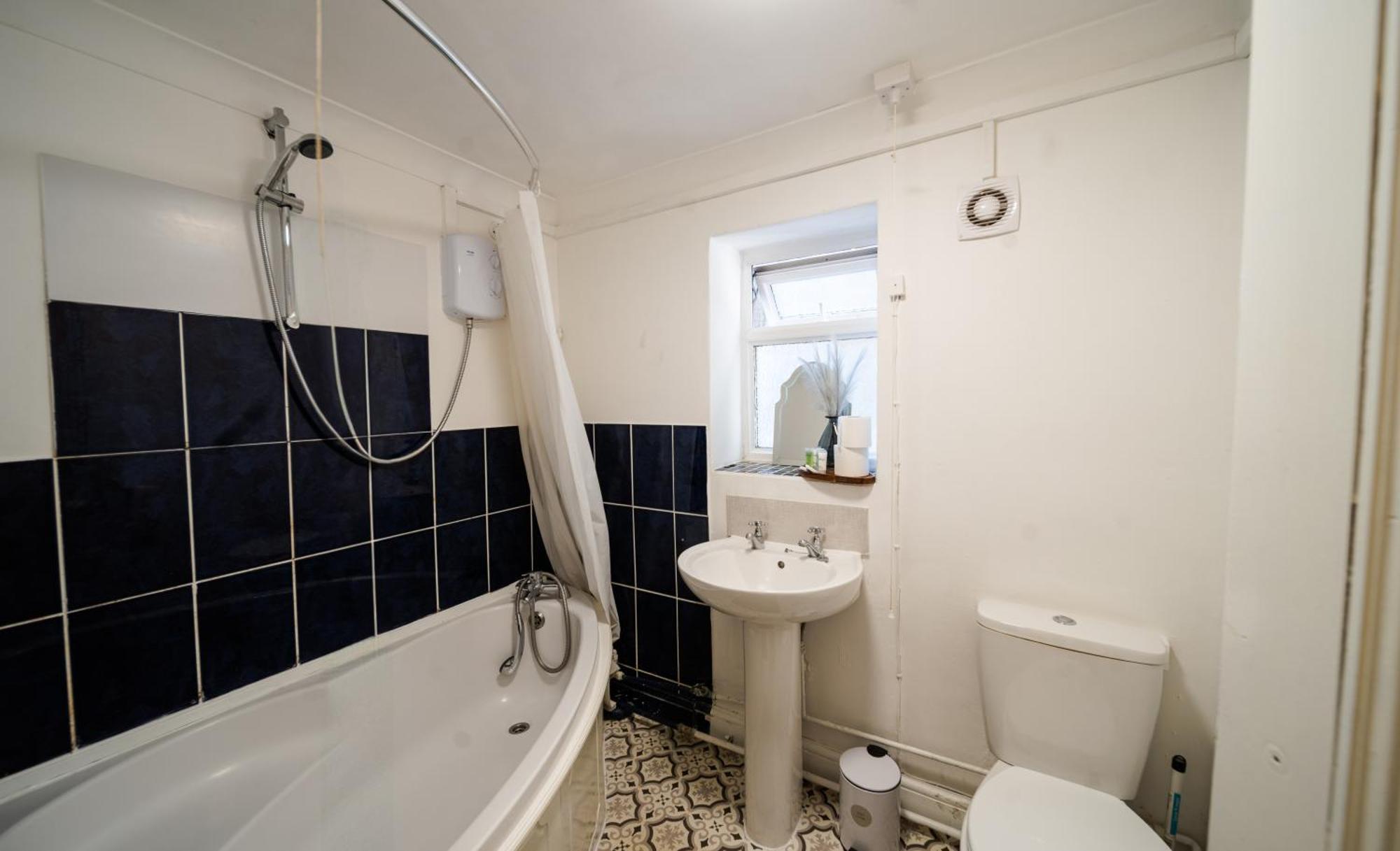 Open Mind - 2 Bedrooms & Free Parking Apartment *