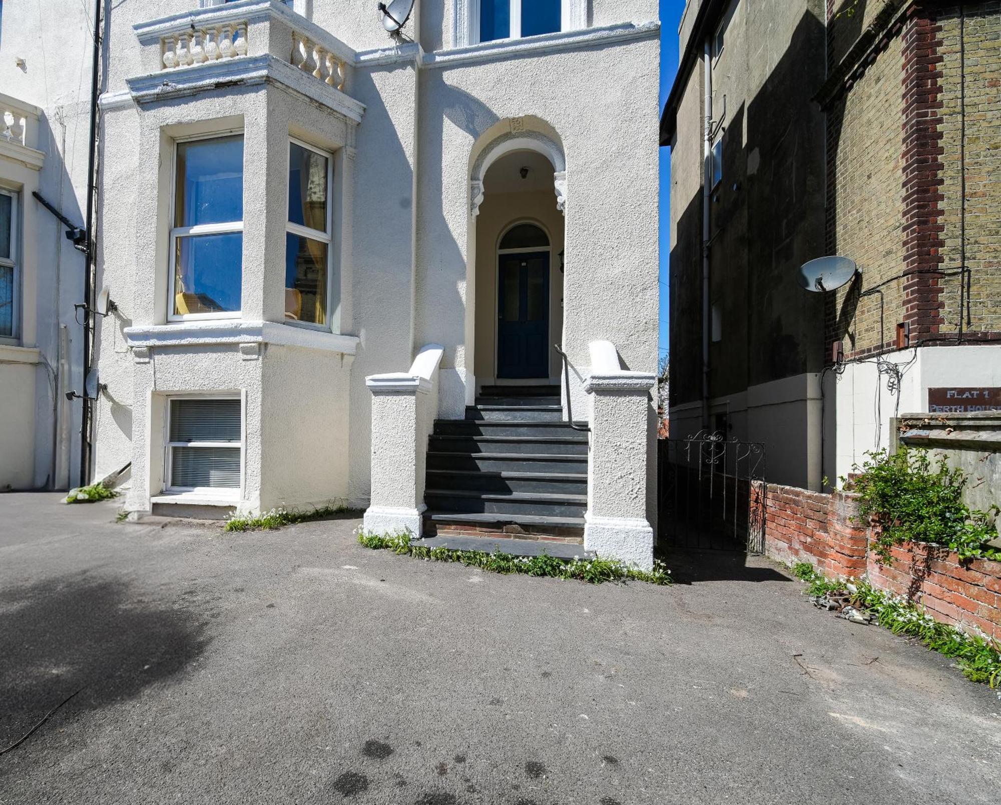 Open Mind - 2 Bedrooms & Free Parking